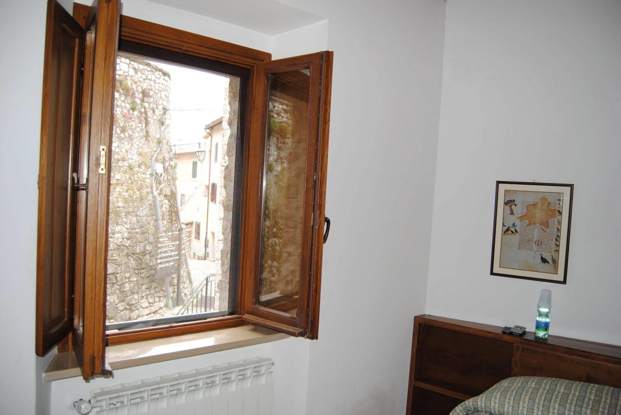 Locanda Il Falco Nero Fumone Bagian luar foto