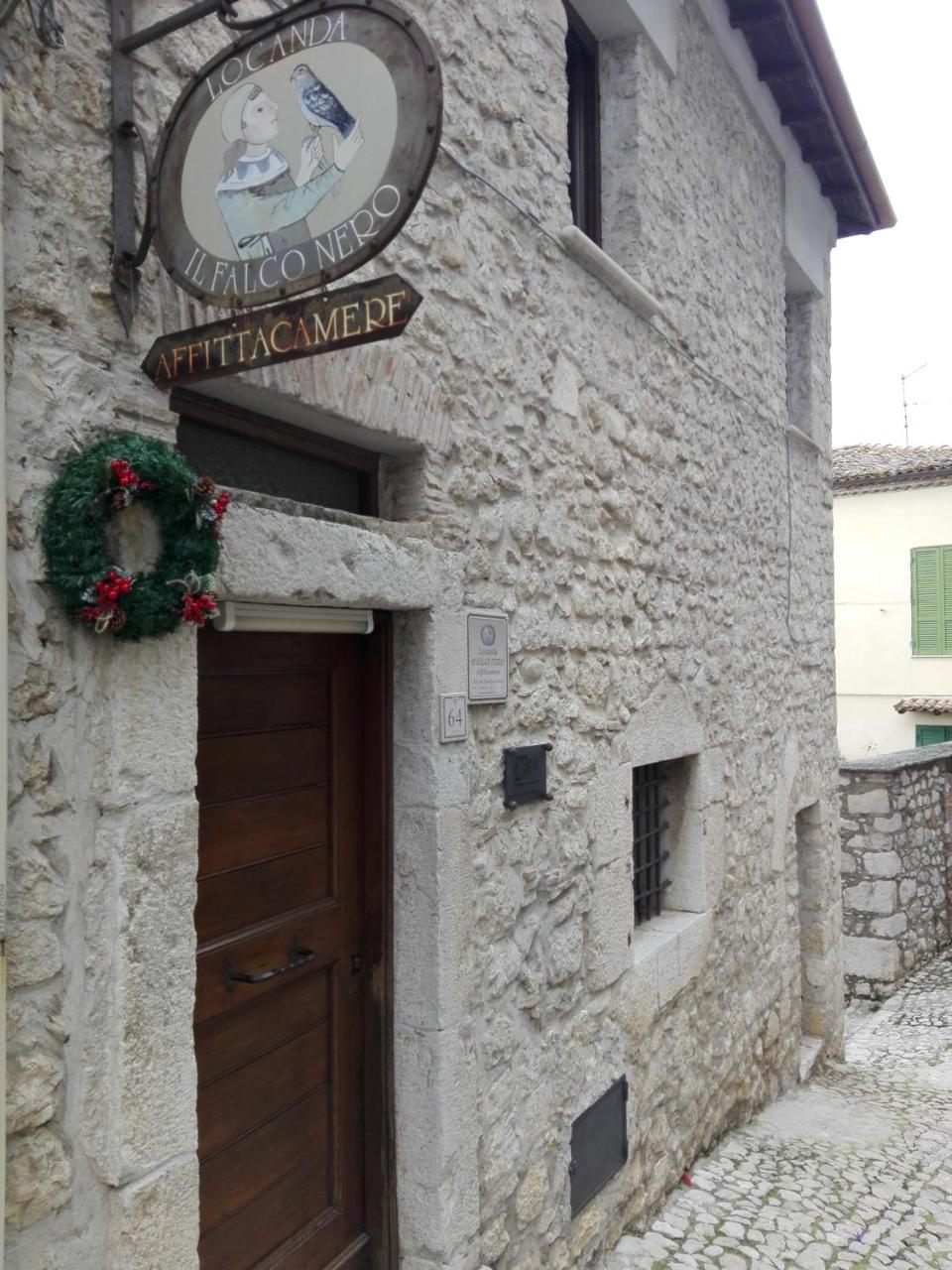 Locanda Il Falco Nero Fumone Bagian luar foto